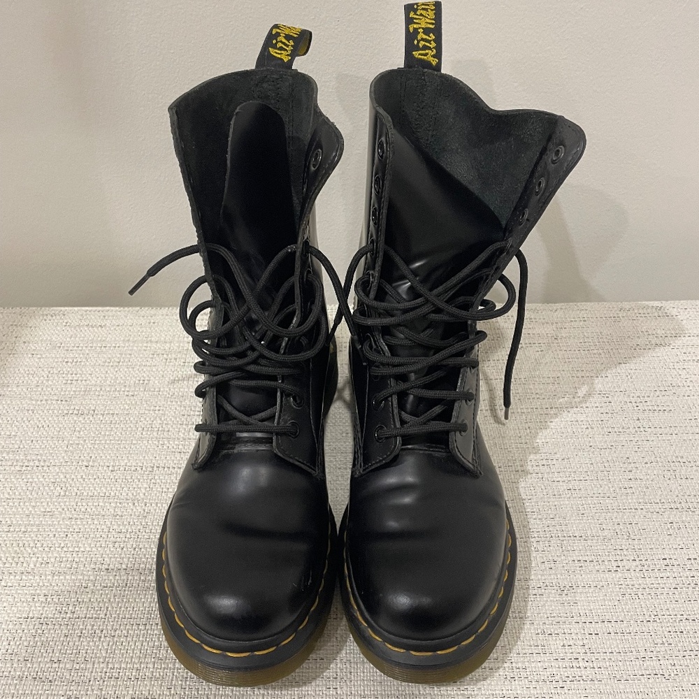 1460 Women's Smooth Leather Lace Up Boot